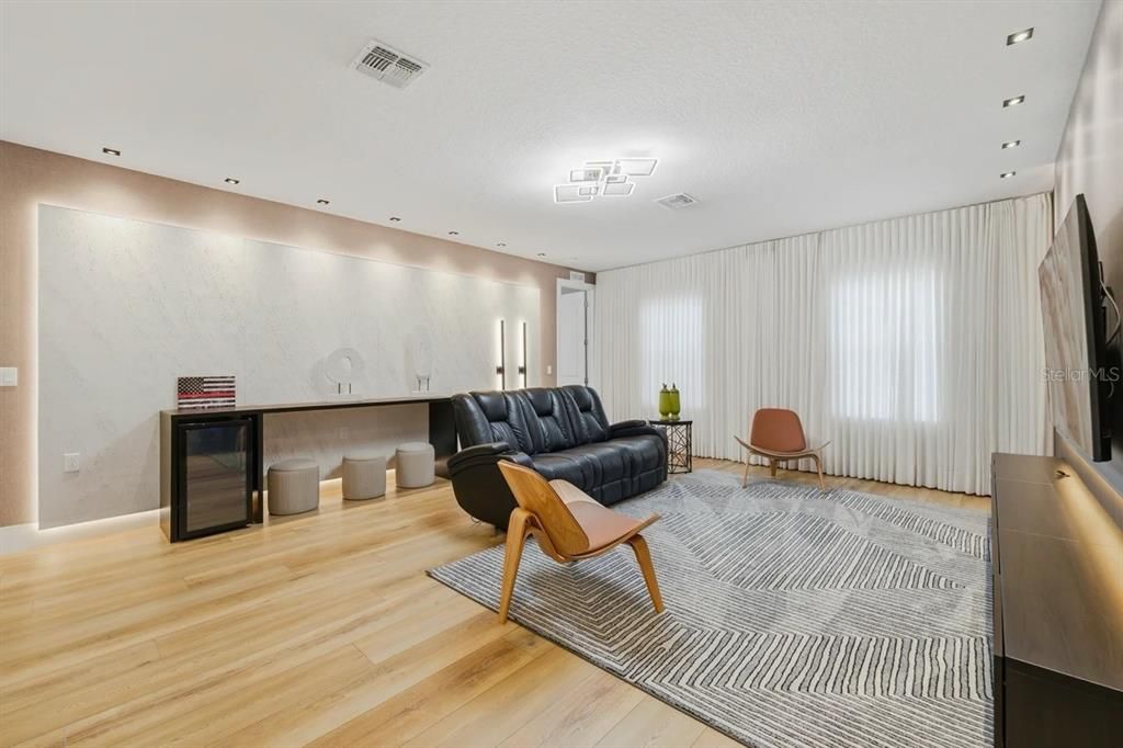 En Venta: $1,999,000 (4 camas, 4 baños, 3974 Pies cuadrados)