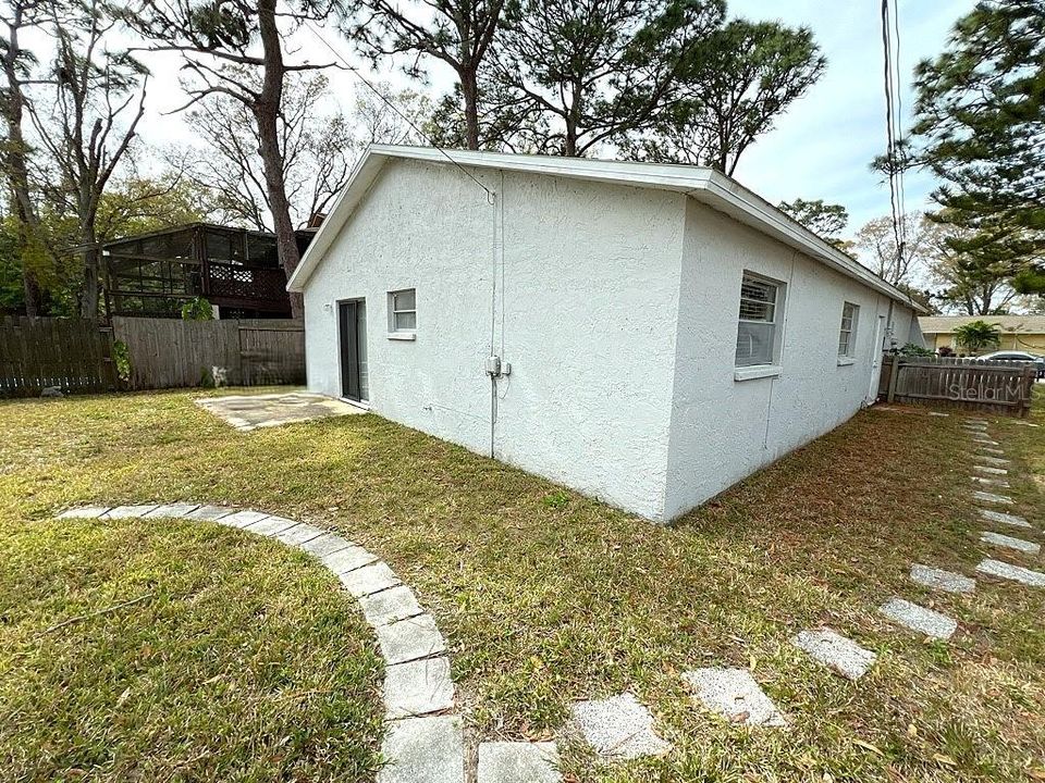 For Rent: $2,200 (3 beds, 2 baths, 1200 Square Feet)