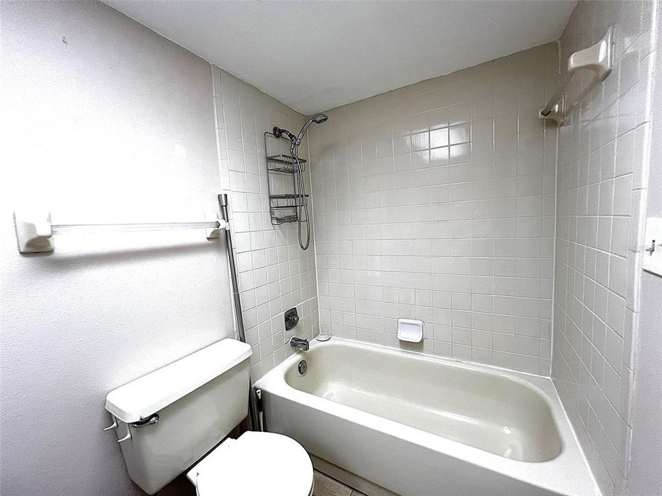 For Rent: $2,200 (3 beds, 2 baths, 1200 Square Feet)