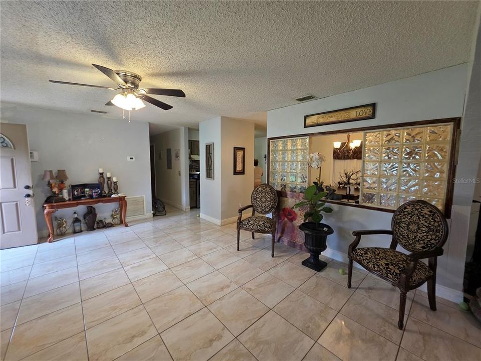 For Sale: $269,000 (3 beds, 2 baths, 1400 Square Feet)