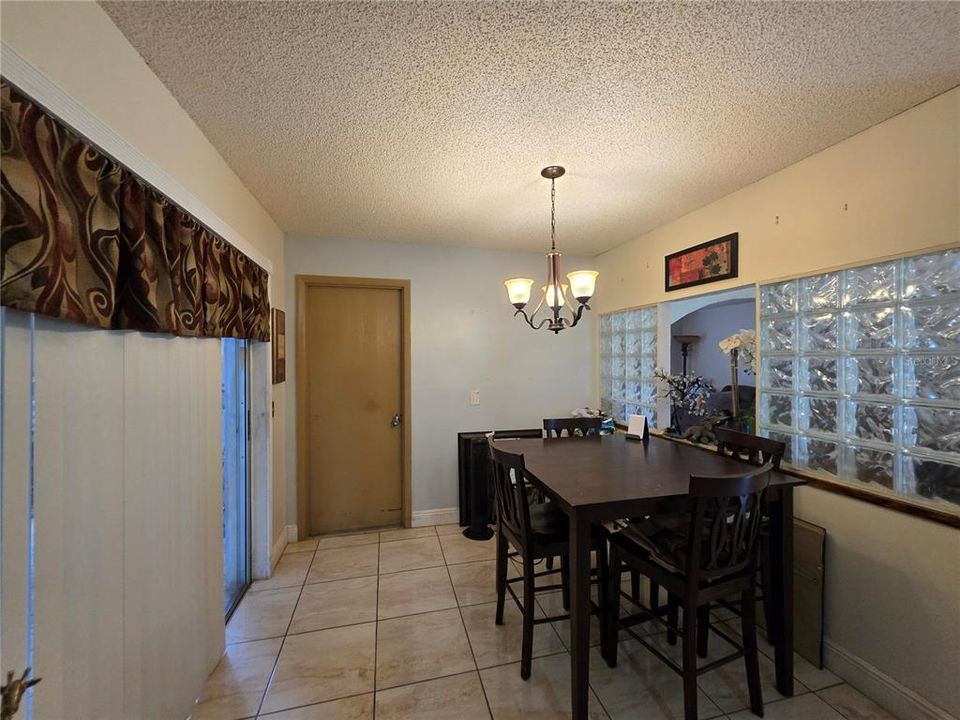 For Sale: $269,000 (3 beds, 2 baths, 1400 Square Feet)