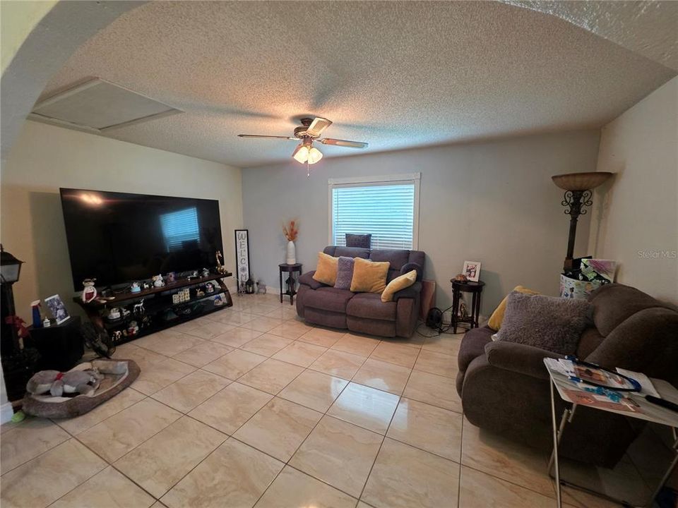 For Sale: $269,000 (3 beds, 2 baths, 1400 Square Feet)
