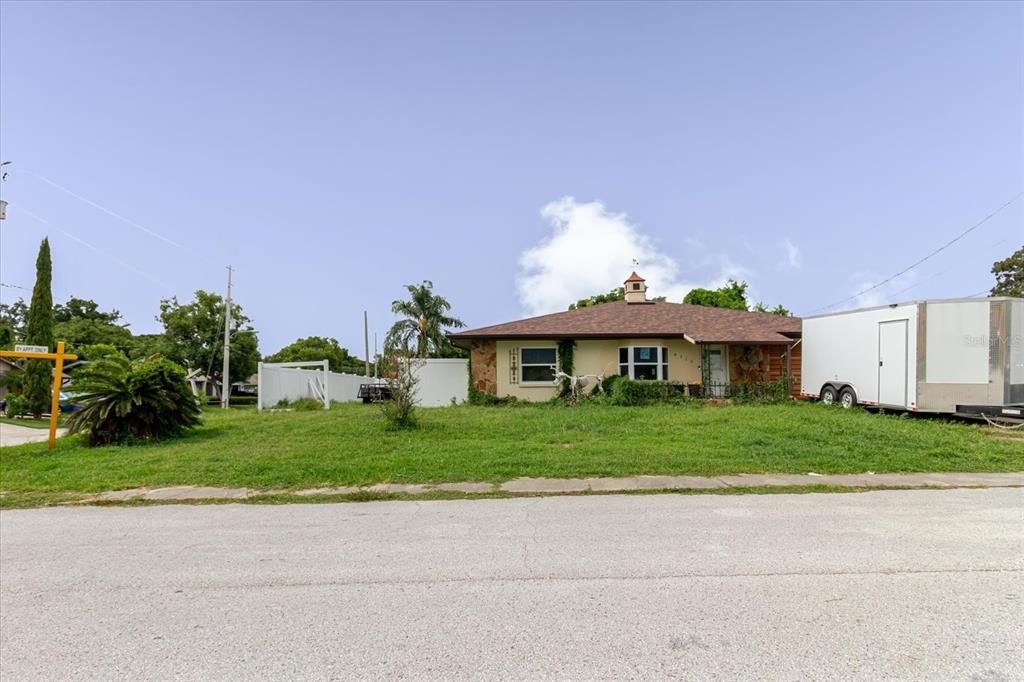 For Sale: $200,995 (2 beds, 2 baths, 1646 Square Feet)