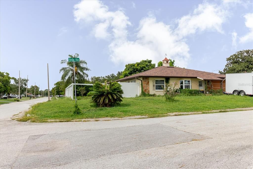 For Sale: $200,995 (2 beds, 2 baths, 1646 Square Feet)