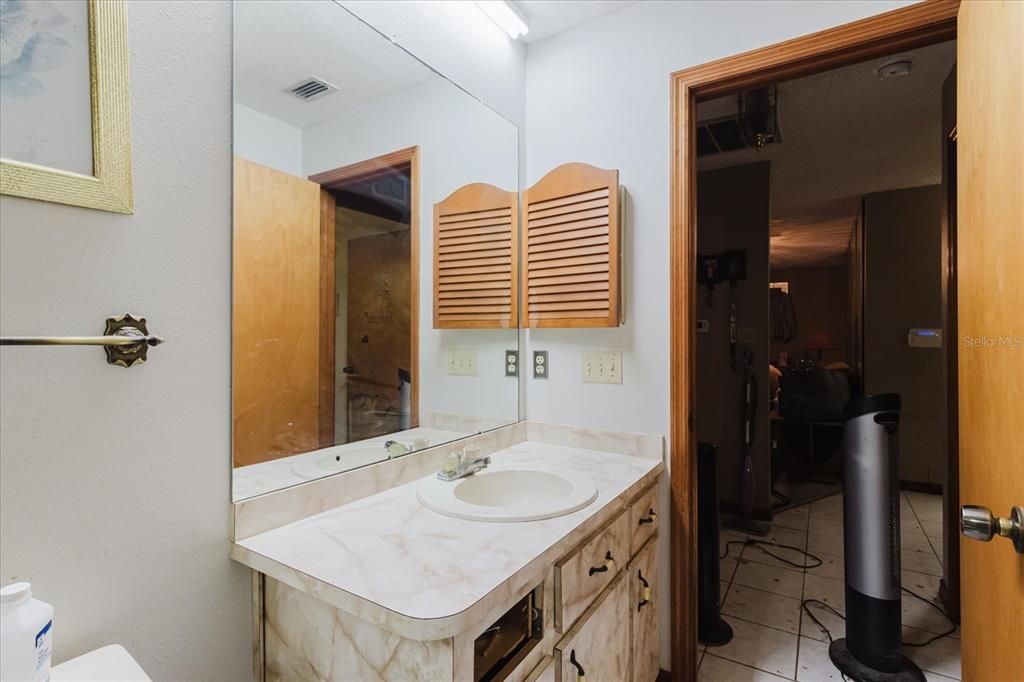 For Sale: $200,995 (2 beds, 2 baths, 1646 Square Feet)