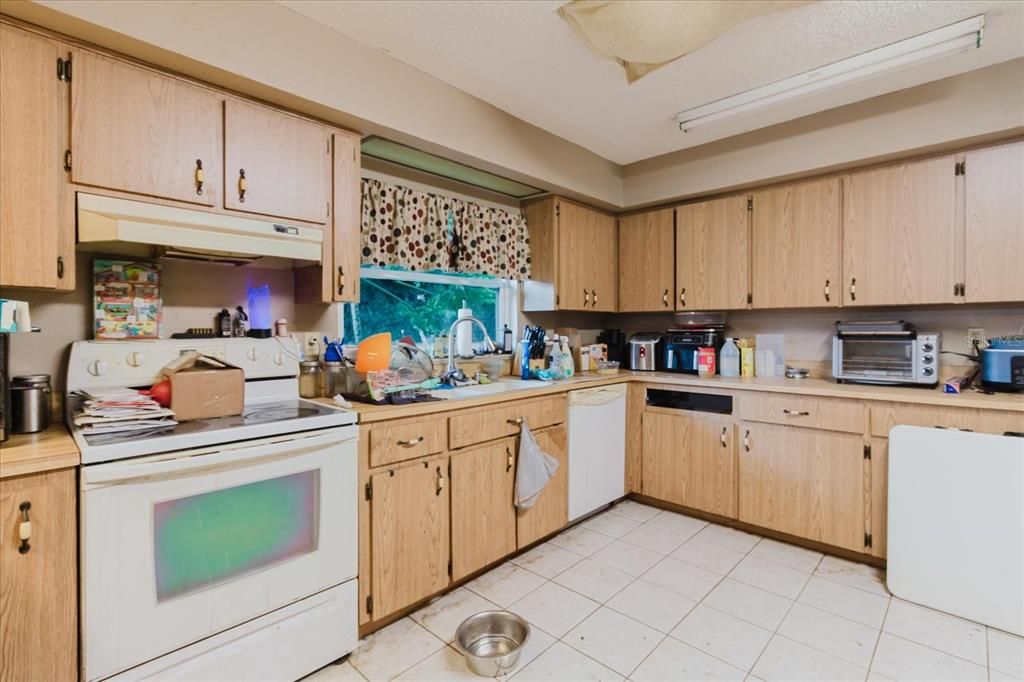 For Sale: $200,995 (2 beds, 2 baths, 1646 Square Feet)