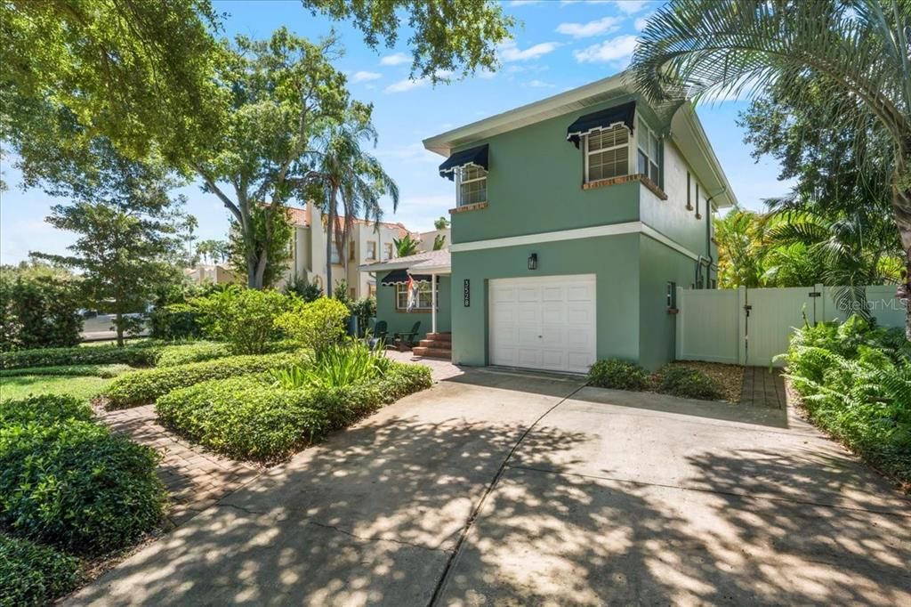 For Sale: $774,900 (3 beds, 2 baths, 1795 Square Feet)