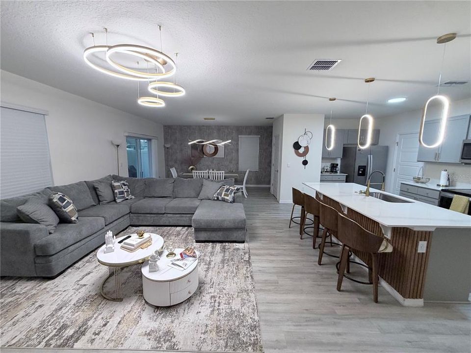 В аренду: $2,400 (4 спален, 2 ванн, 2260 Квадратных фут)