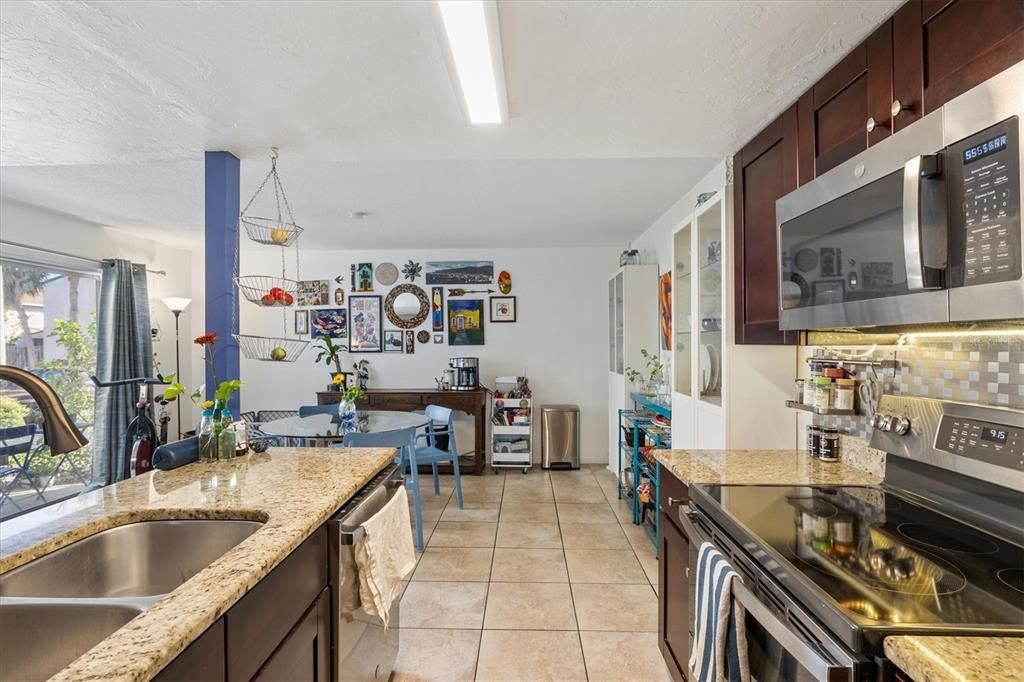 En Venta: $169,900 (3 camas, 2 baños, 1408 Pies cuadrados)