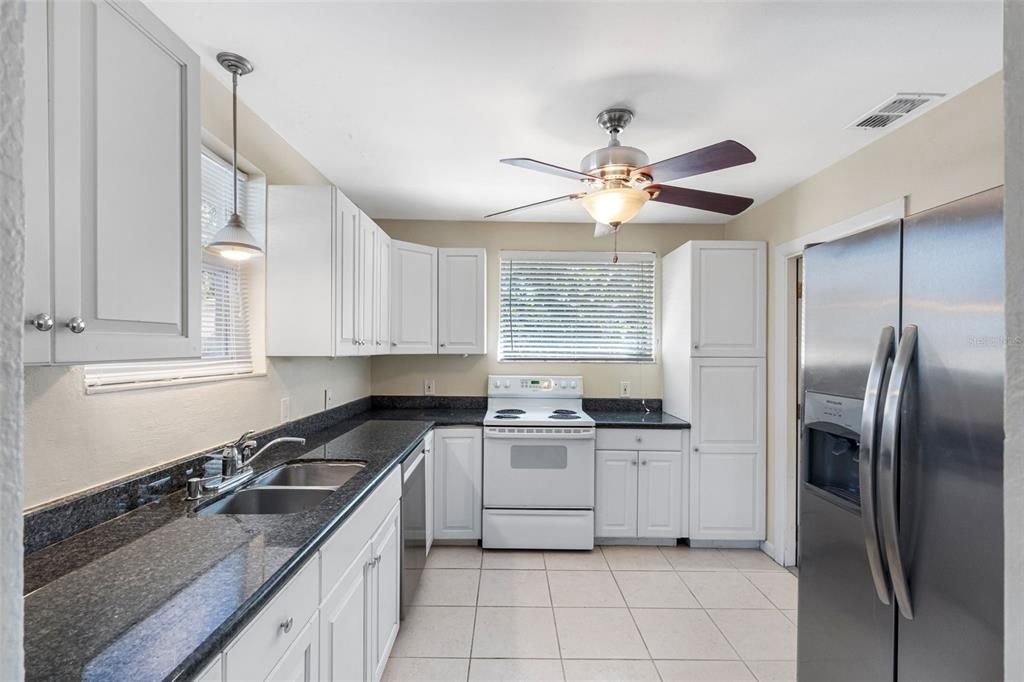 For Sale: $375,000 (2 beds, 2 baths, 1332 Square Feet)