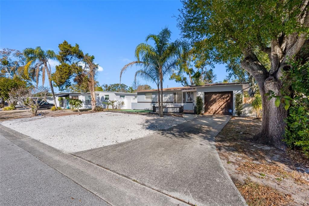 For Sale: $375,000 (2 beds, 2 baths, 1332 Square Feet)