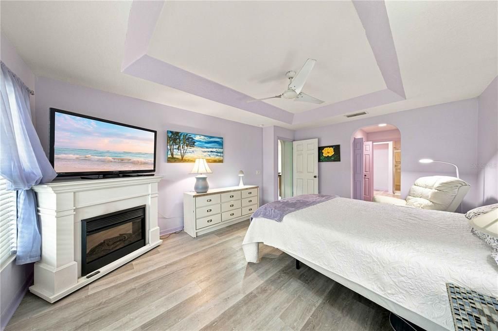 For Sale: $249,000 (3 beds, 2 baths, 1576 Square Feet)