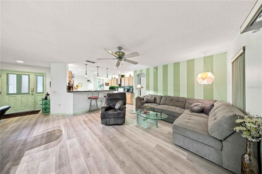 For Sale: $249,000 (3 beds, 2 baths, 1576 Square Feet)