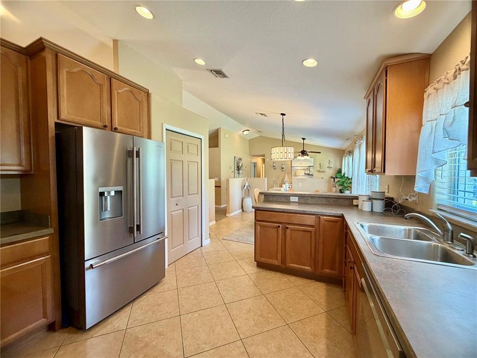 For Sale: $379,900 (3 beds, 2 baths, 1712 Square Feet)