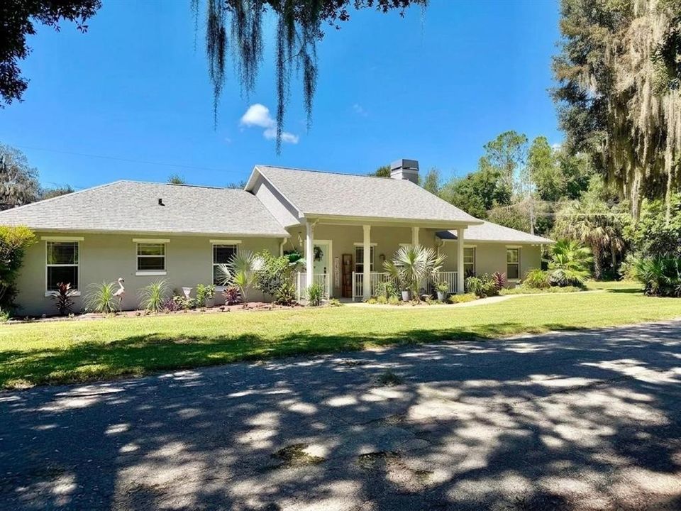 For Sale: $379,900 (3 beds, 2 baths, 1712 Square Feet)