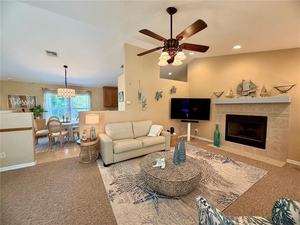 For Sale: $379,900 (3 beds, 2 baths, 1712 Square Feet)