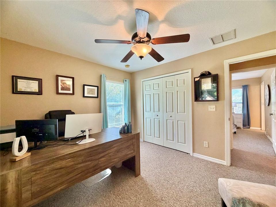 For Sale: $379,900 (3 beds, 2 baths, 1712 Square Feet)