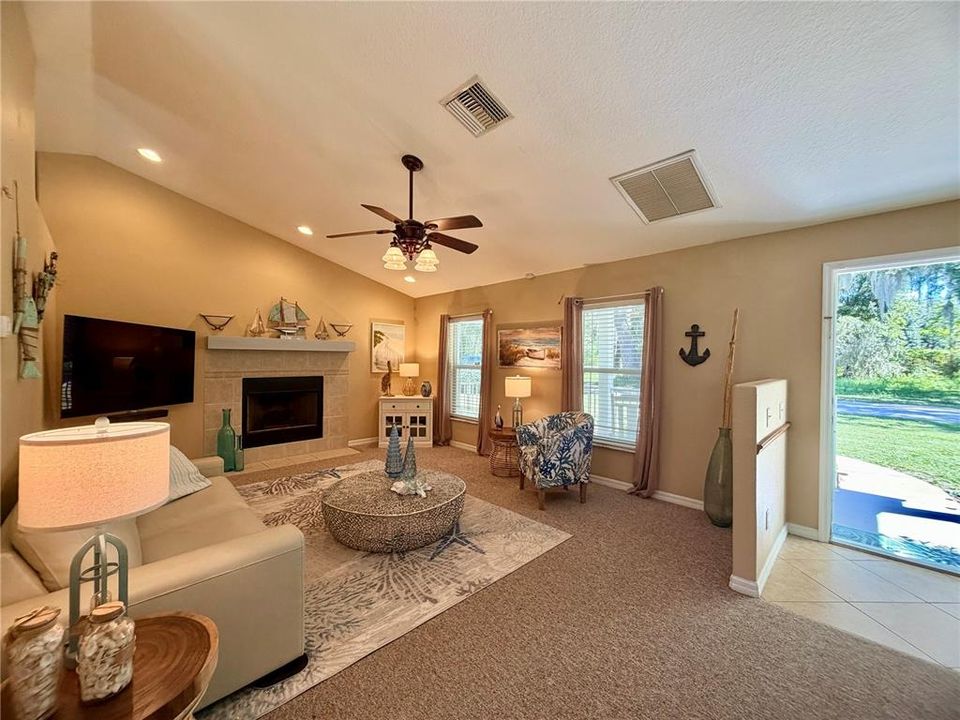 For Sale: $379,900 (3 beds, 2 baths, 1712 Square Feet)