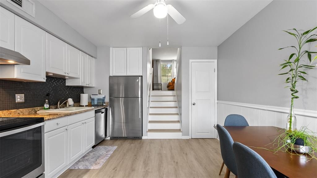 For Sale: $284,900 (2 beds, 1 baths, 1044 Square Feet)