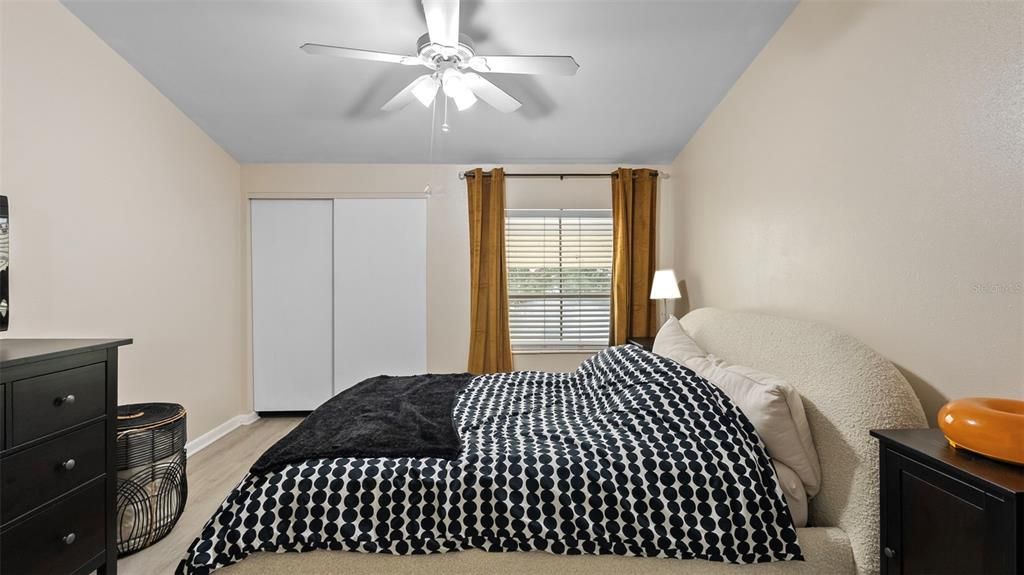 For Sale: $284,900 (2 beds, 1 baths, 1044 Square Feet)