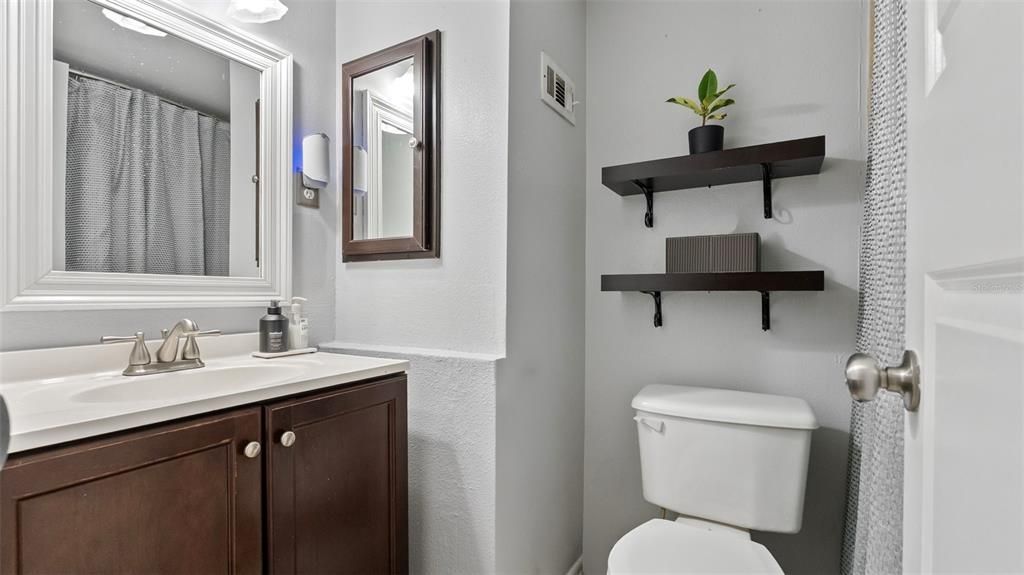 For Sale: $284,900 (2 beds, 1 baths, 1044 Square Feet)