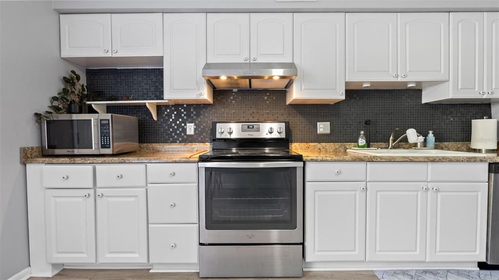 For Sale: $284,900 (2 beds, 1 baths, 1044 Square Feet)