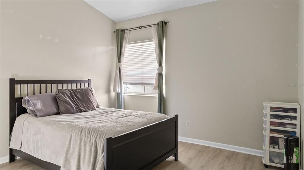 For Sale: $284,900 (2 beds, 1 baths, 1044 Square Feet)