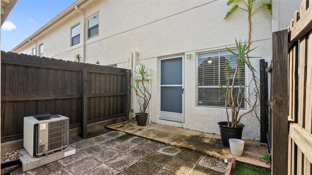 For Sale: $284,900 (2 beds, 1 baths, 1044 Square Feet)