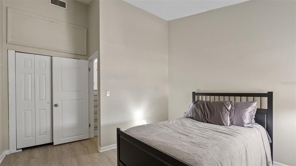 For Sale: $284,900 (2 beds, 1 baths, 1044 Square Feet)