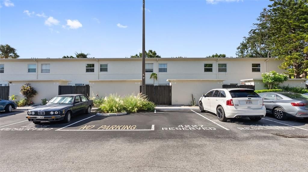 For Sale: $284,900 (2 beds, 1 baths, 1044 Square Feet)