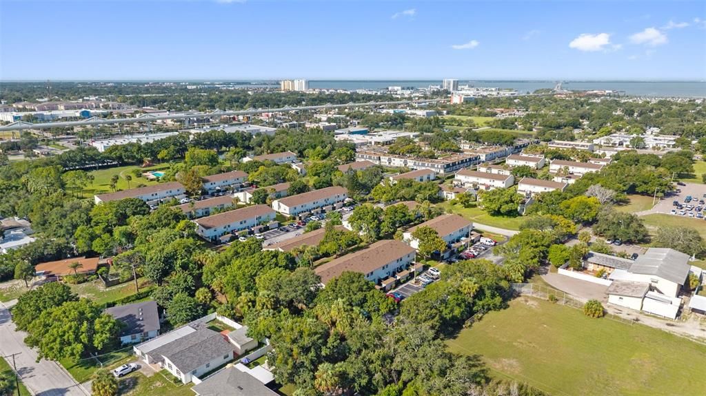 For Sale: $284,900 (2 beds, 1 baths, 1044 Square Feet)