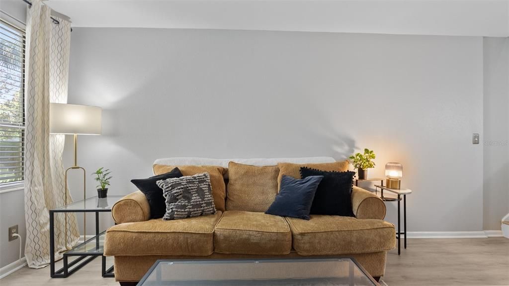 For Sale: $284,900 (2 beds, 1 baths, 1044 Square Feet)