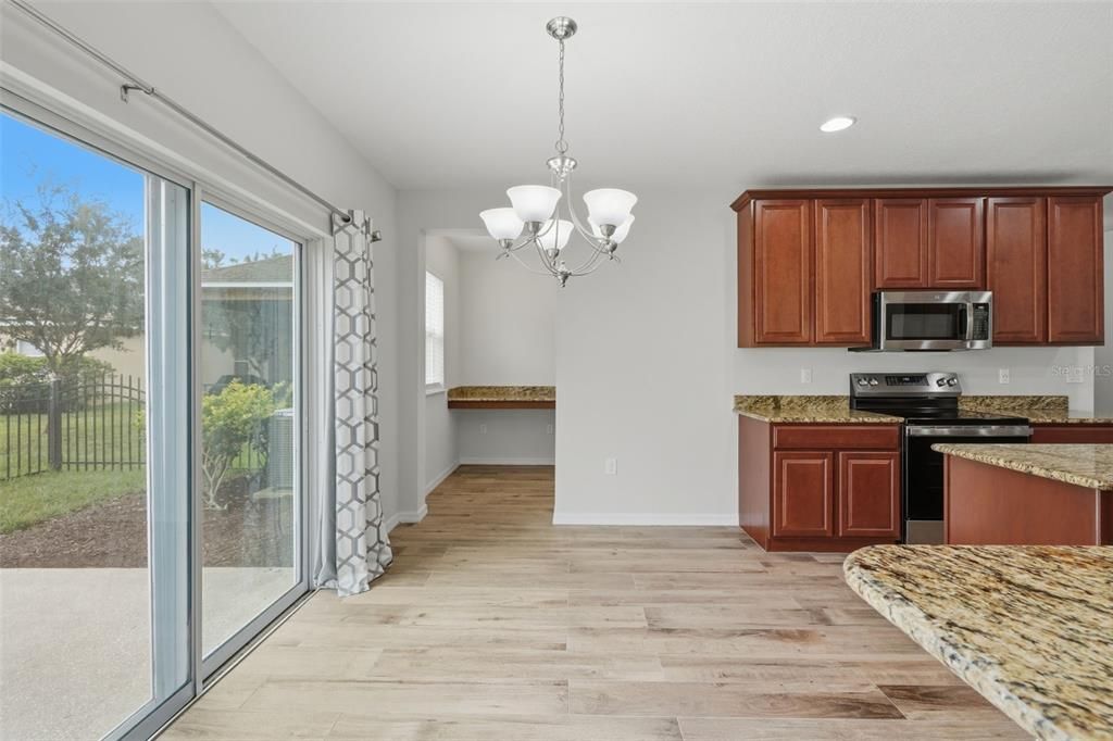 待售: $455,000 (3 贝兹, 2 浴室, 2400 平方英尺)