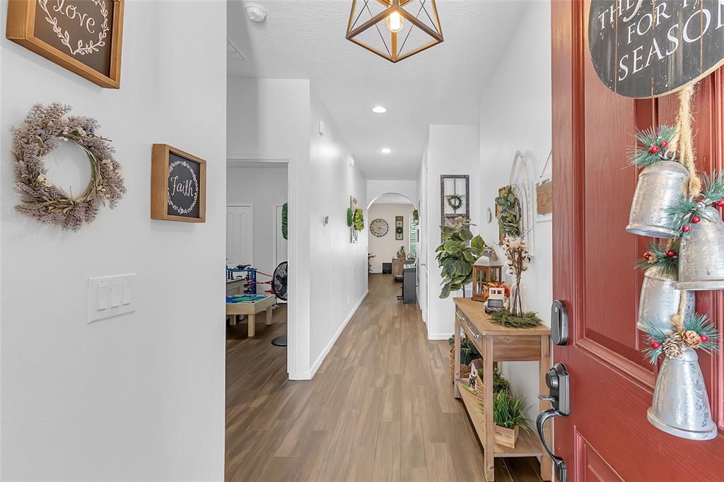 На продажу: $394,990 (4 спален, 2 ванн, 1825 Квадратных фут)