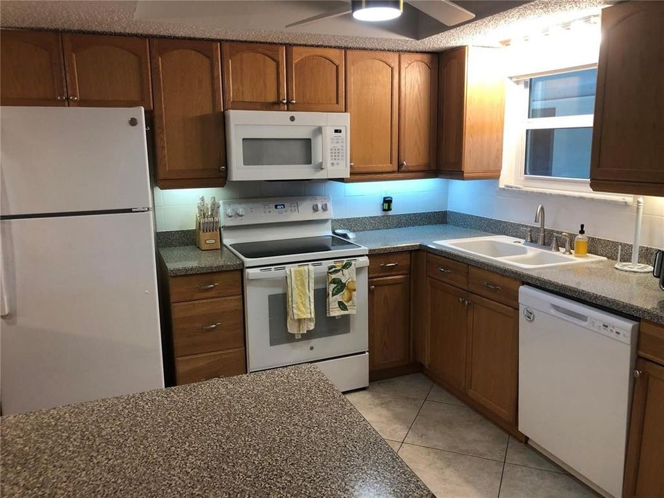 For Rent: $1,950 (2 beds, 2 baths, 1388 Square Feet)