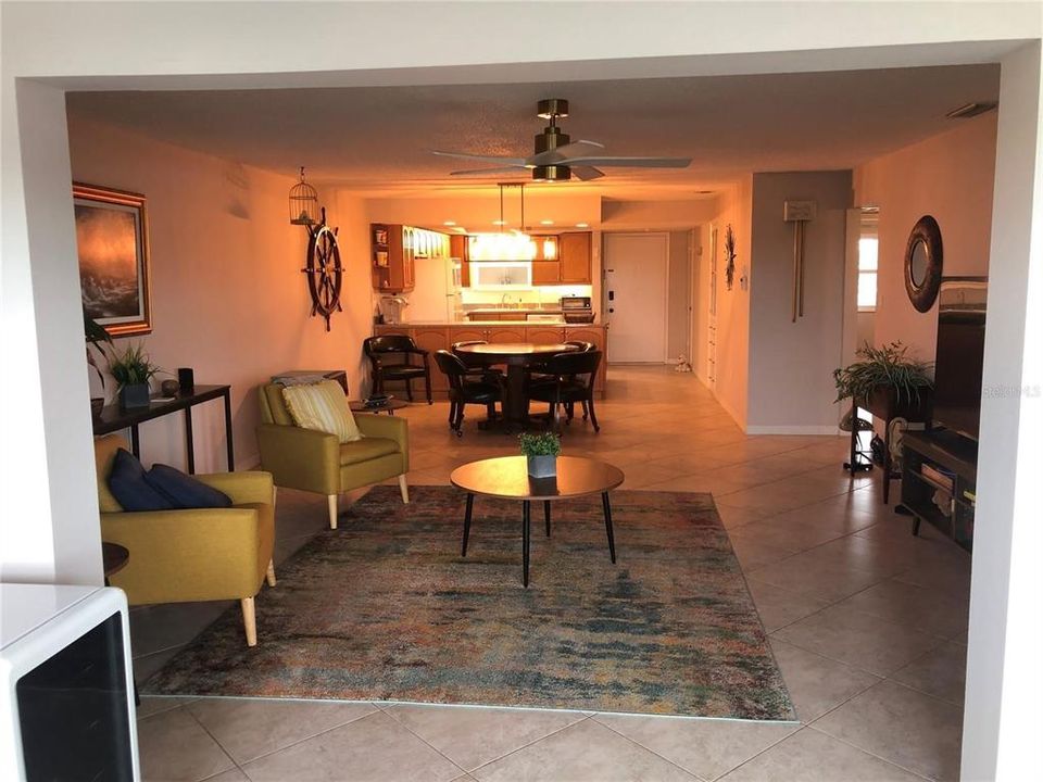 For Rent: $1,950 (2 beds, 2 baths, 1388 Square Feet)