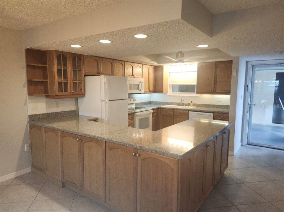 For Rent: $1,950 (2 beds, 2 baths, 1388 Square Feet)