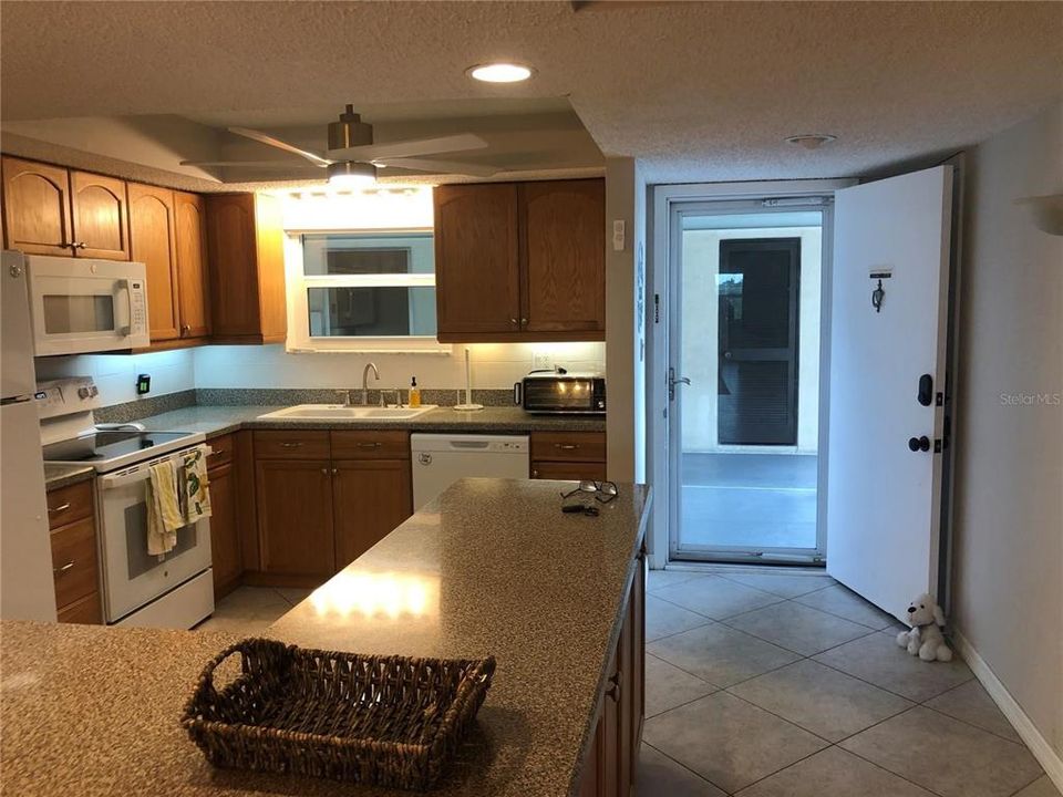 For Rent: $1,950 (2 beds, 2 baths, 1388 Square Feet)