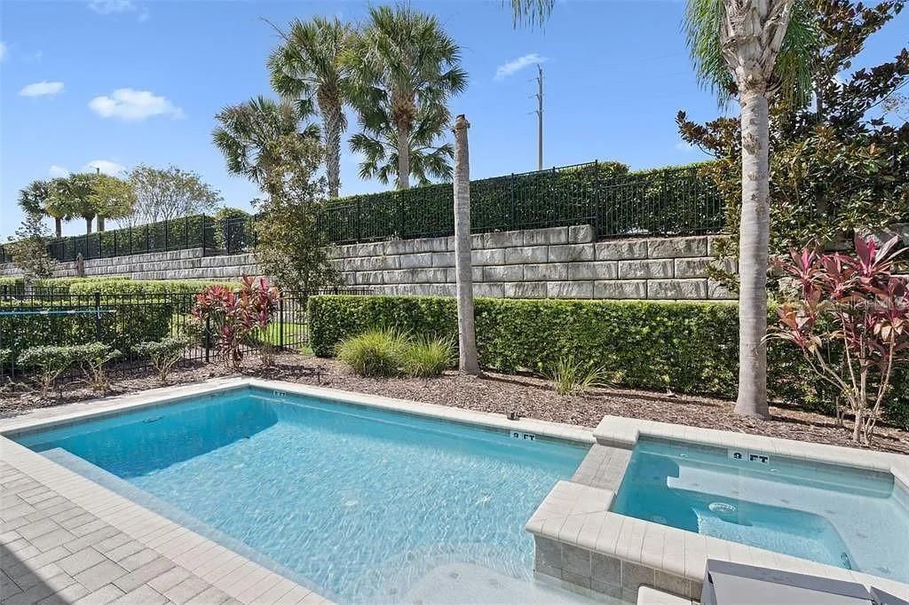 For Sale: $629,000 (5 beds, 5 baths, 2570 Square Feet)