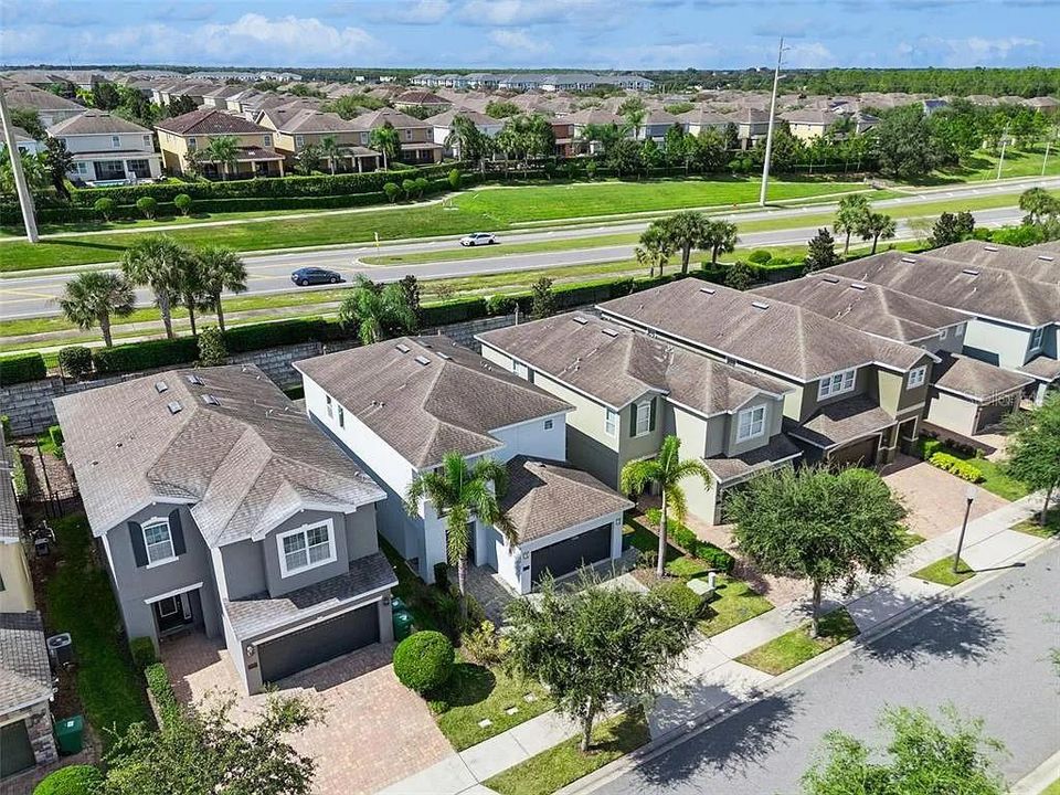 For Sale: $629,000 (5 beds, 5 baths, 2570 Square Feet)