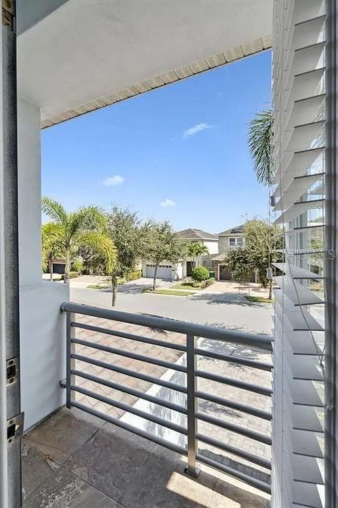 For Sale: $629,000 (5 beds, 5 baths, 2570 Square Feet)