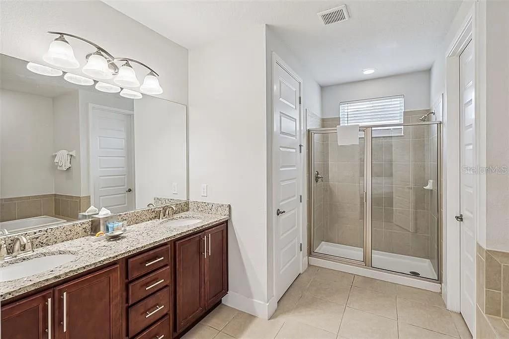 For Sale: $629,000 (5 beds, 5 baths, 2570 Square Feet)