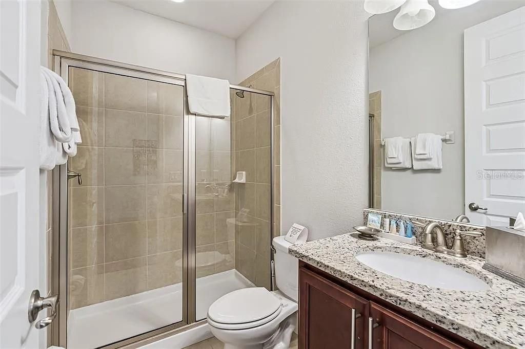 For Sale: $629,000 (5 beds, 5 baths, 2570 Square Feet)