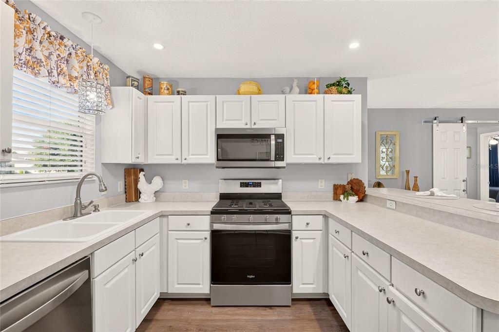 Active With Contract: $319,900 (3 beds, 2 baths, 1240 Square Feet)