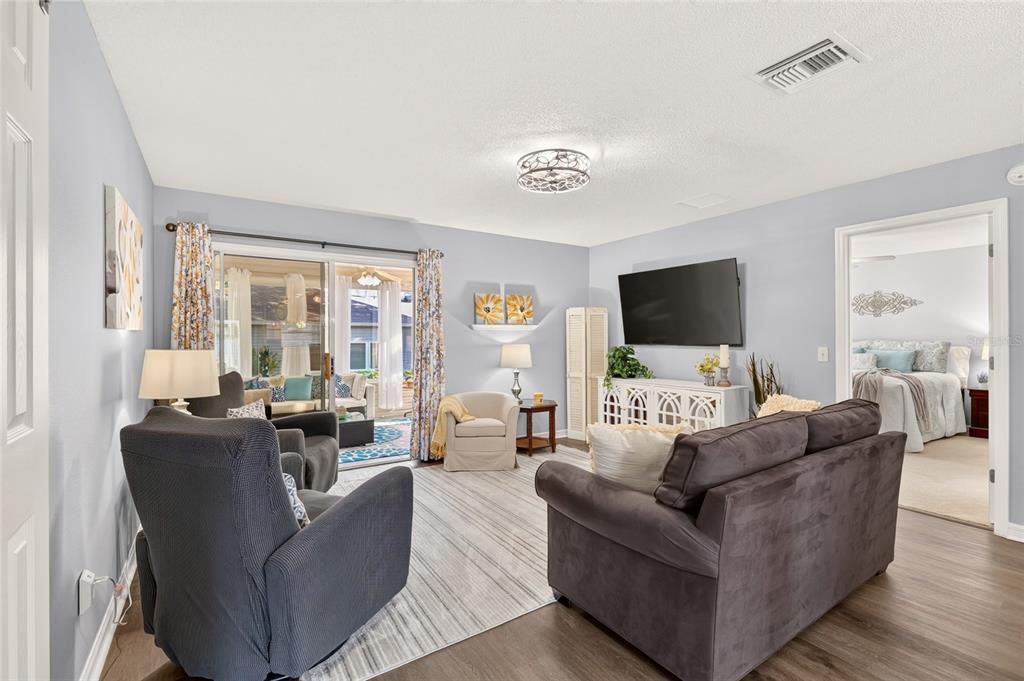 Active With Contract: $319,900 (3 beds, 2 baths, 1240 Square Feet)