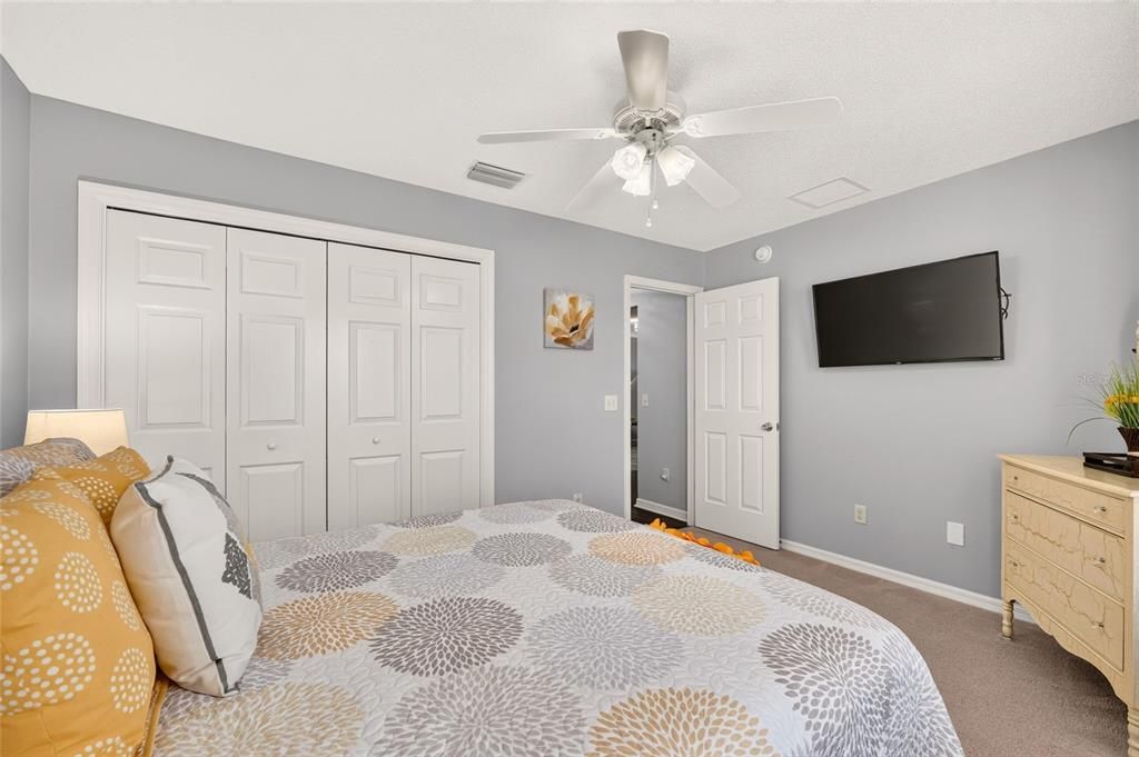 Active With Contract: $319,900 (3 beds, 2 baths, 1240 Square Feet)