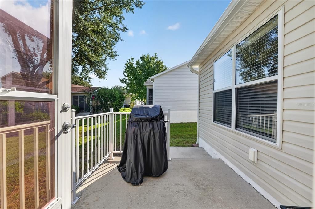 Active With Contract: $319,900 (3 beds, 2 baths, 1240 Square Feet)