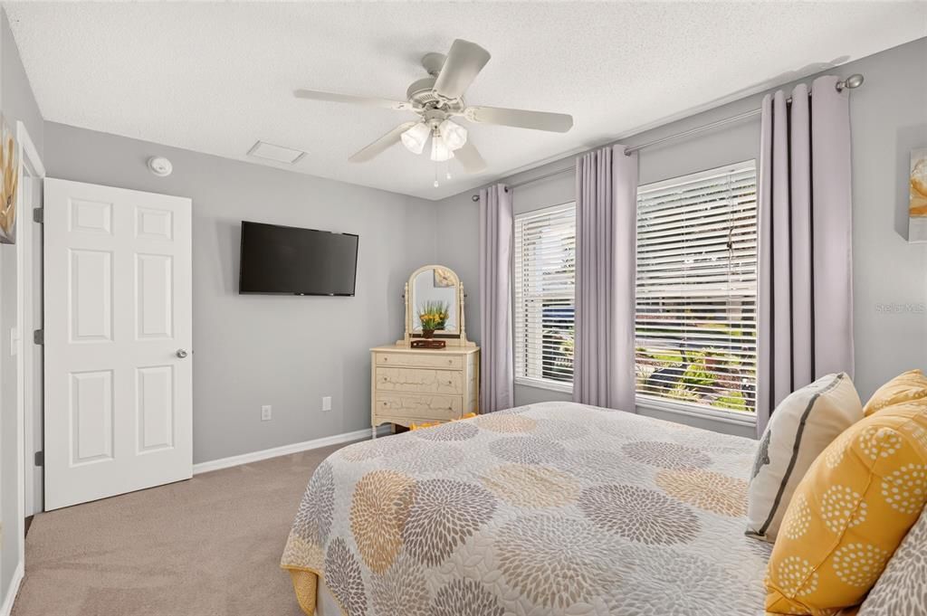 Active With Contract: $319,900 (3 beds, 2 baths, 1240 Square Feet)