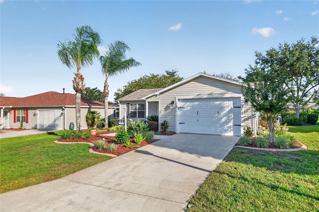 Active With Contract: $319,900 (3 beds, 2 baths, 1240 Square Feet)