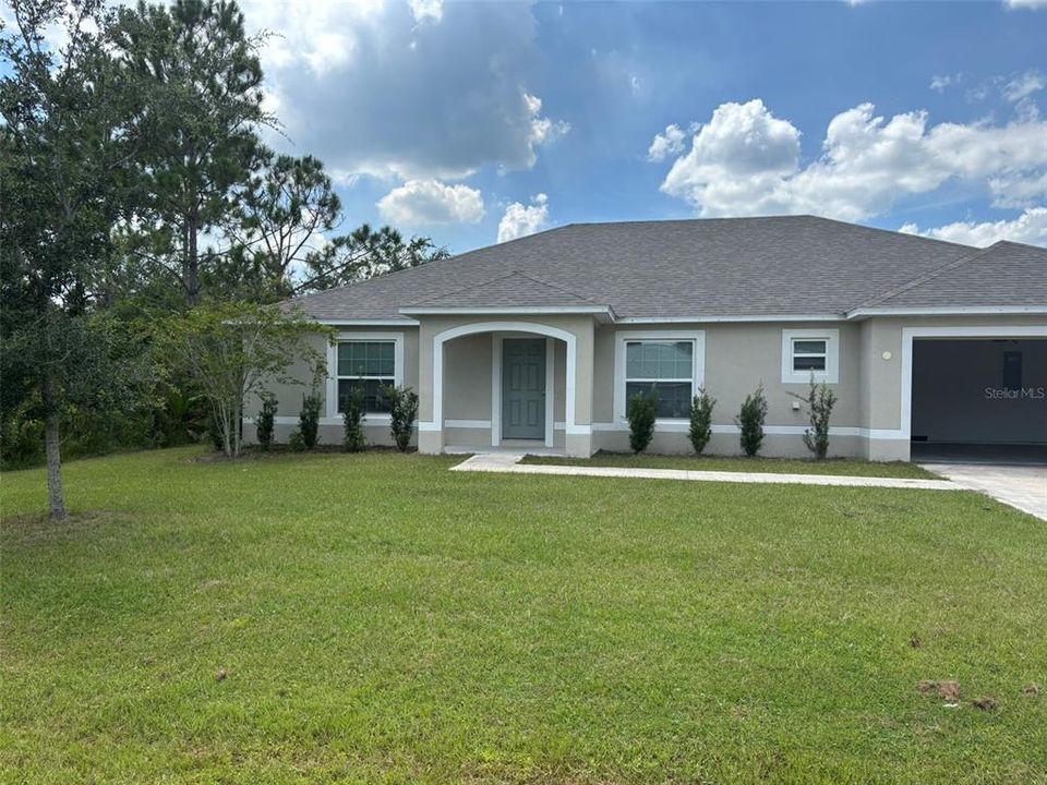 For Rent: $2,100 (4 beds, 2 baths, 2044 Square Feet)